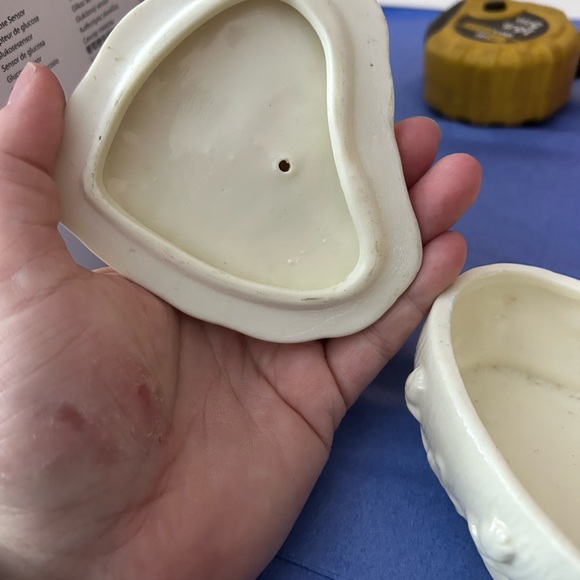 4/$100 Heart-Shaped Ceramic Trinket Box with Rabbit and Flowers - Picture 5 of 8